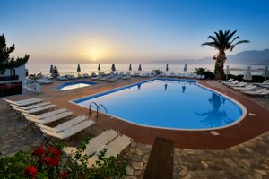 Pool & Beach