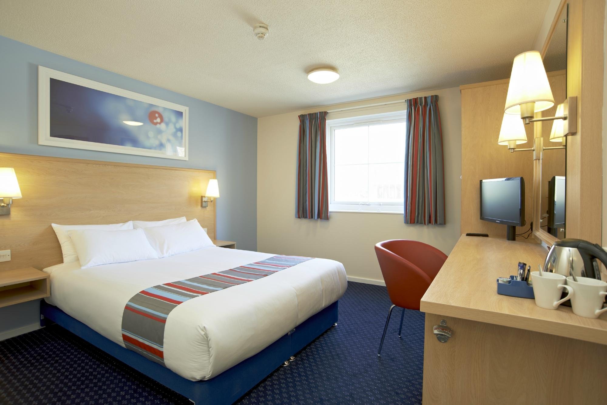 Travelodge Leeds Bradford Airport - 1