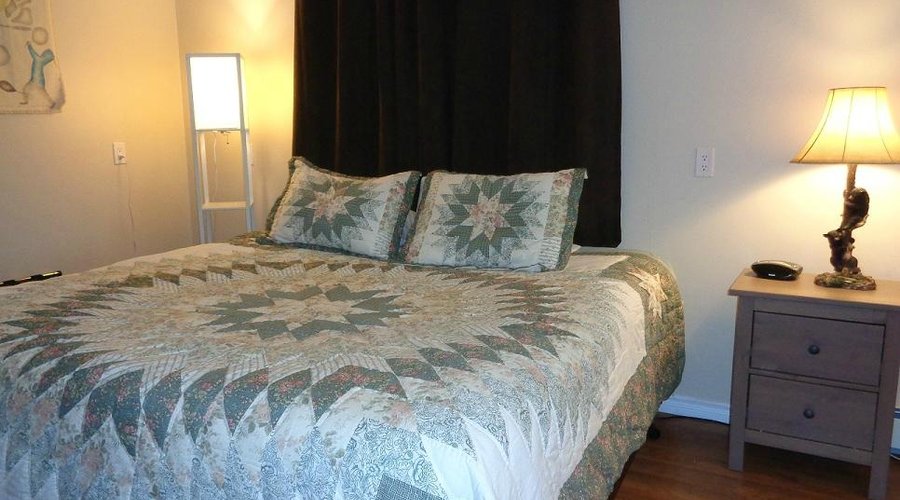 King bed in the Duplex