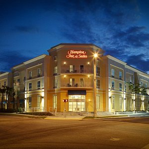 Hampton Inn & Suites Vero Beach Downtown in Vero Beach, image may contain: Hotel, Street, City, Office Building
