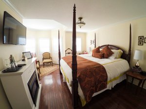 Room & Suite