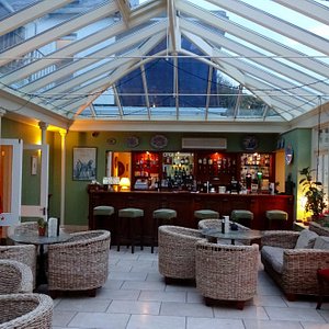 Conservatory and bar area