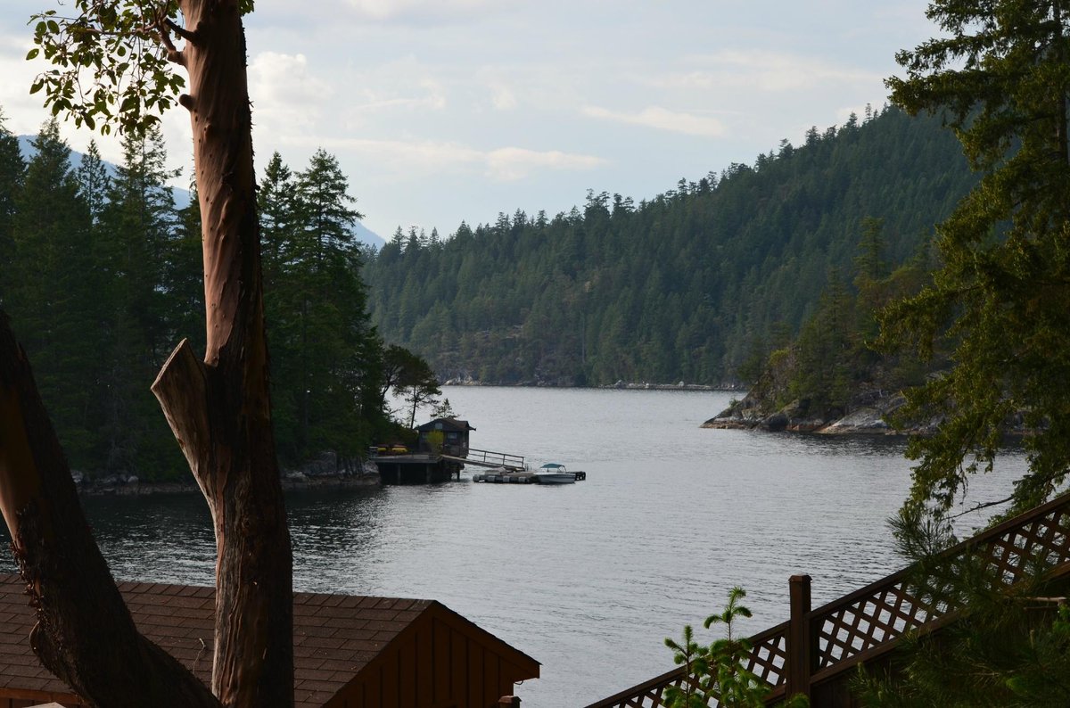 TRANQUILITY BAY WATERFRONT INN - Prices & Reviews (Sechelt, Sunshine Coast)