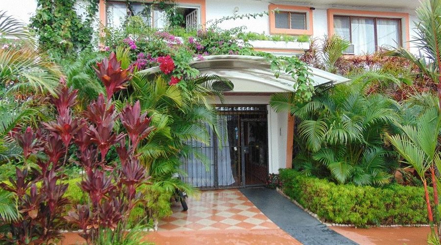 Main Entrance to Casa Lima B&B