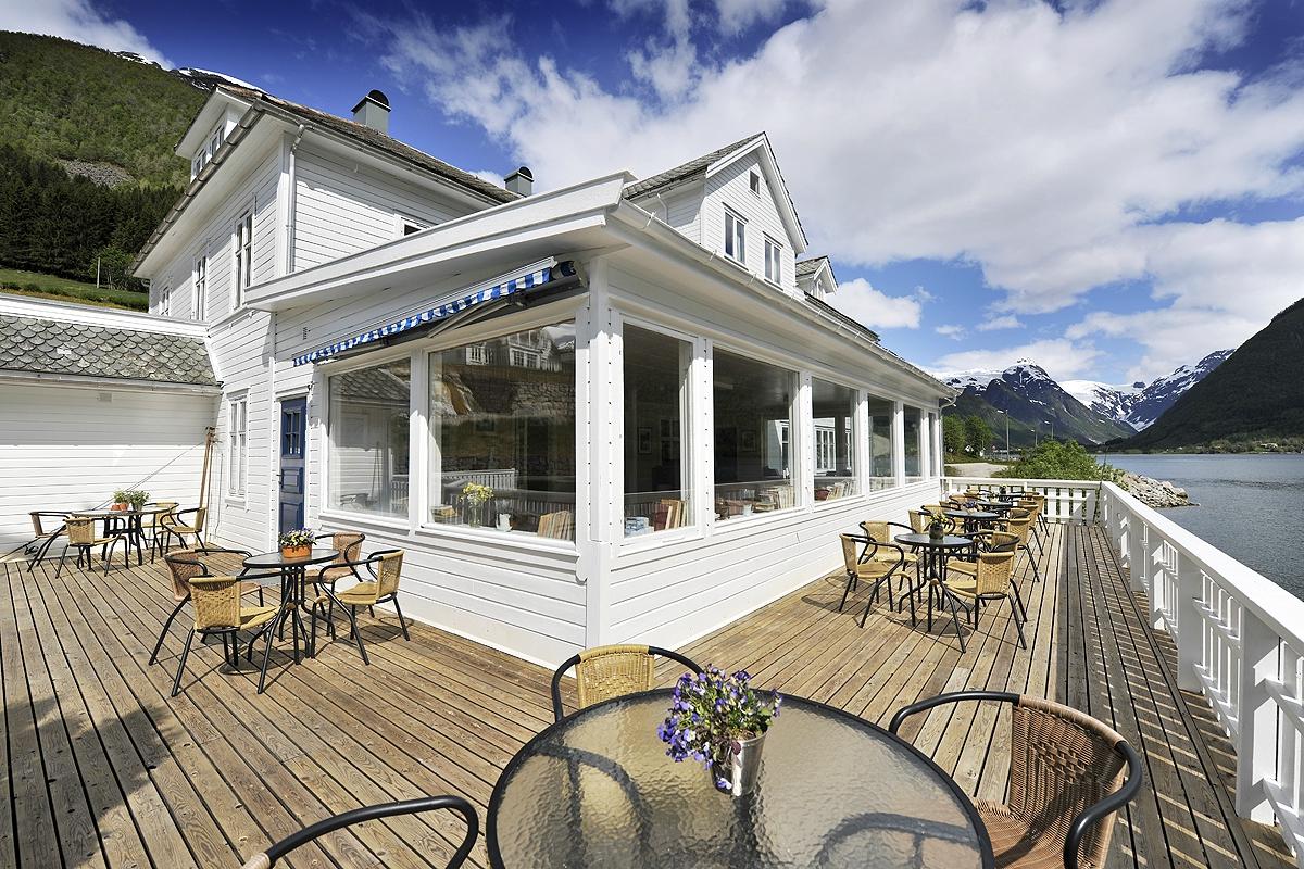 FJÆRLAND FJORDSTOVE HOTEL & RESTAURANT (Fjaerland) - Hotel Reviews ...