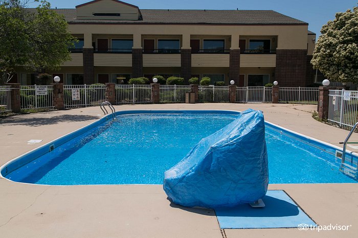 They have a pool too!!! - Picture of Topgolf, Las Vegas - Tripadvisor