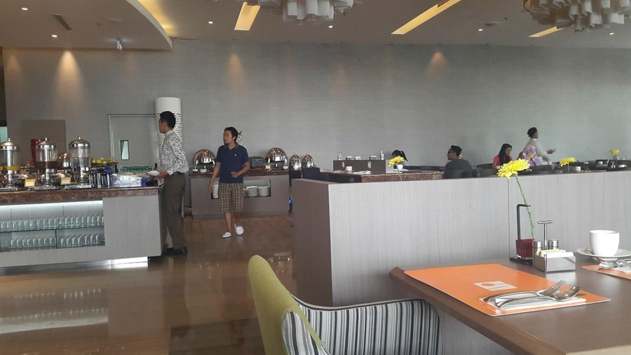 restonya sangat luas dan lega