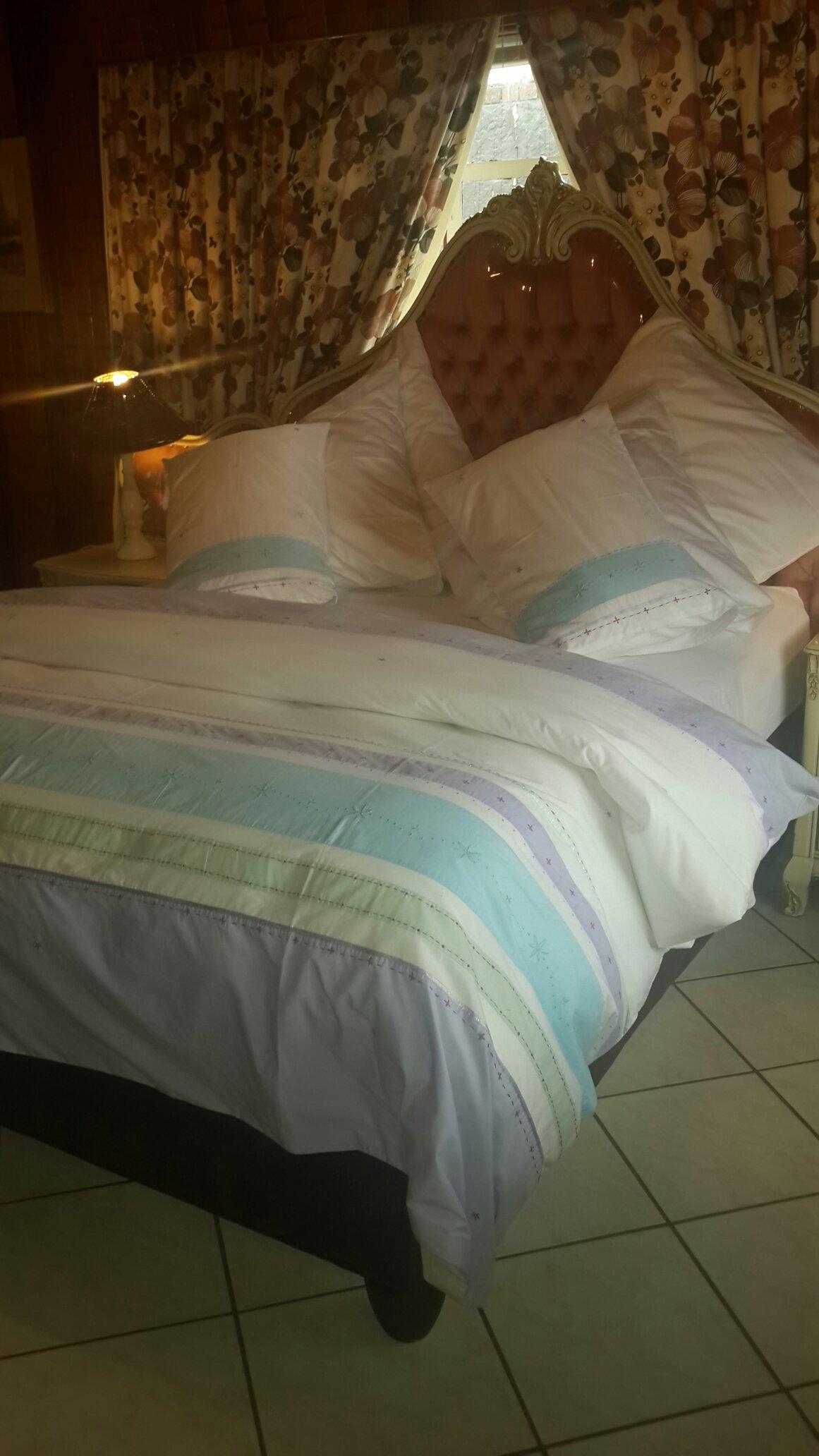 NTHATENG'S B&B - Prices & Reviews (Soweto, South Africa)