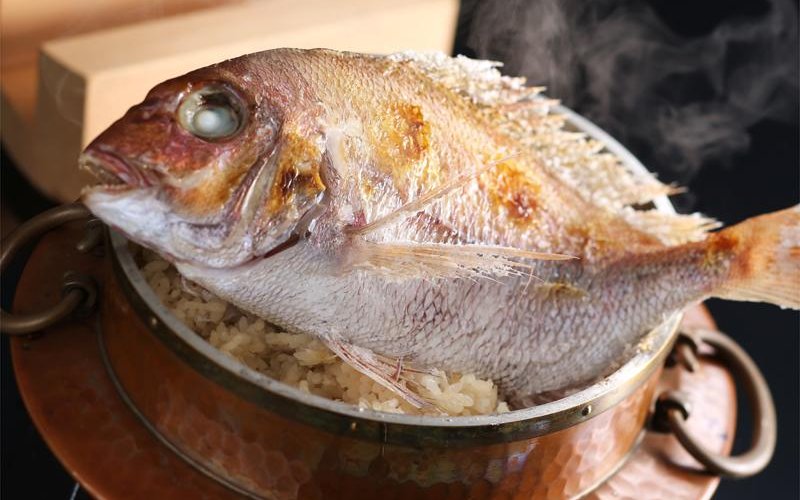 愛媛の郷土料理の鯛釜飯