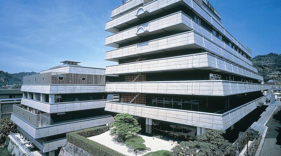 一際目を引く堂々とした外観。テーマは和とモダンの調和