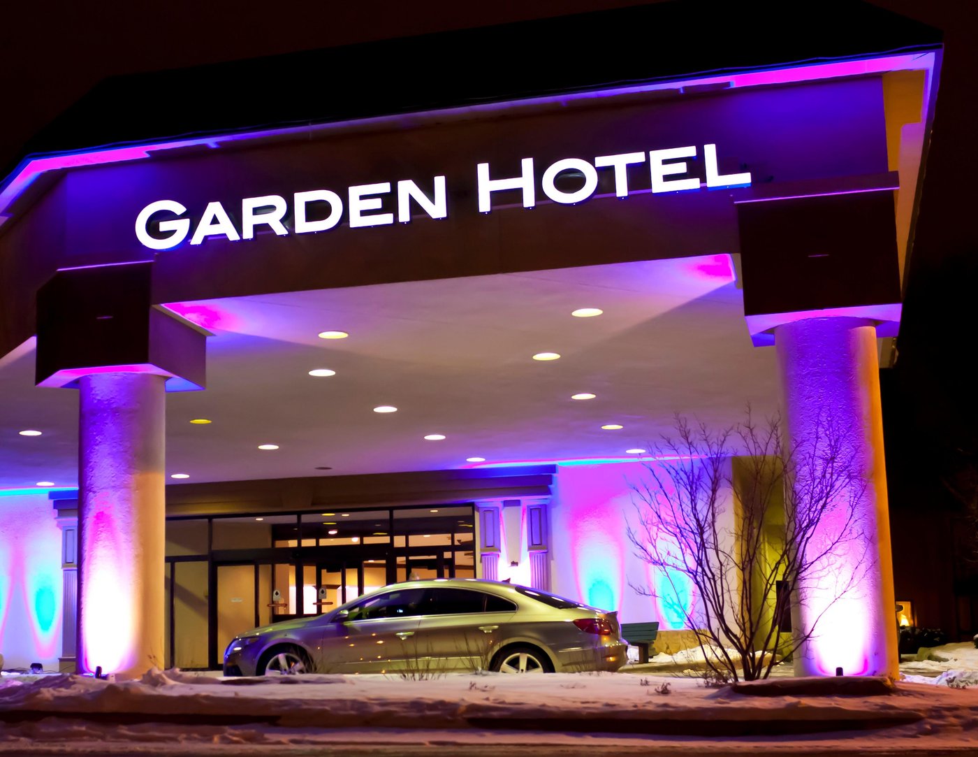 GARDEN HOTEL AND CONFERENCE CENTER - Reviews (South Beloit, IL)