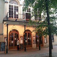 facade theatre et restaurant