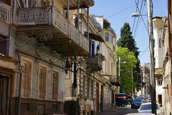 Ул ладо. Улица Асатиани в Тбилиси. Улица Ладо Асатиани. Ладо Асатиани Тбилиси. Улица Асатиани Сололаки.