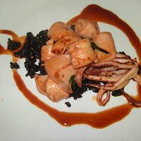 Totani al Martini rosso con riso nero.