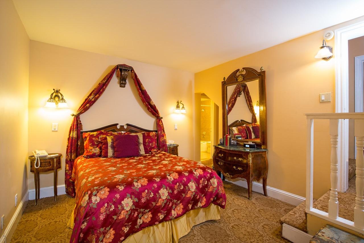 Queen Anne Hotel by null