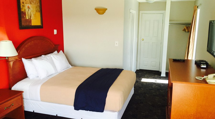 Single Room with Queen Size Bed