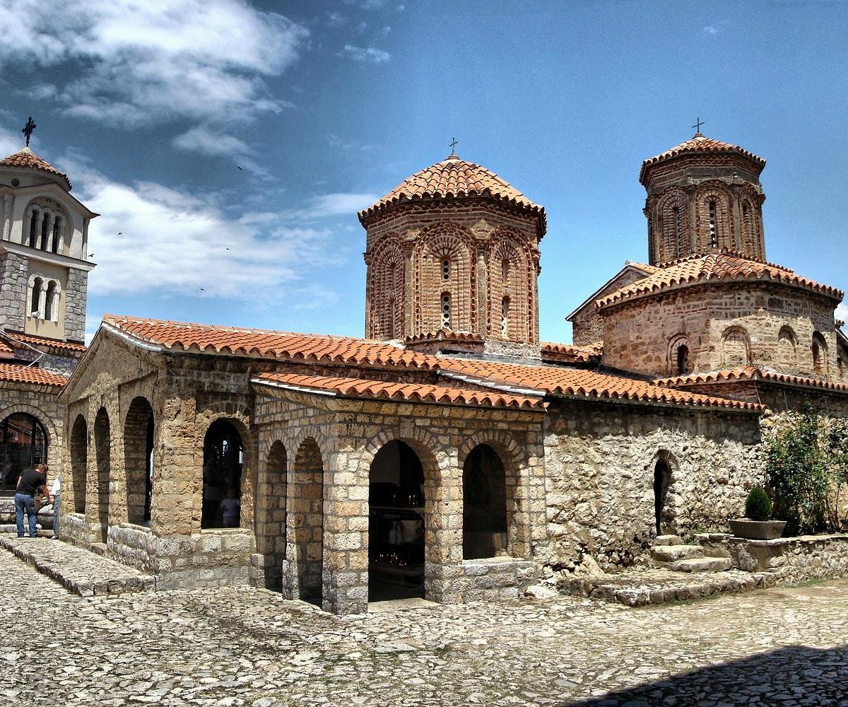 Monastero di San Naum (Ohrid) di giorno e la sua splendida architettura millenaria