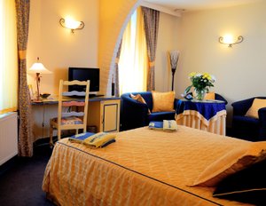 Room & Suite