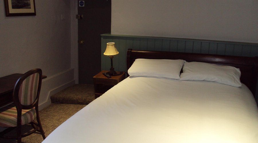 Room 8 King size bed and single room withiin