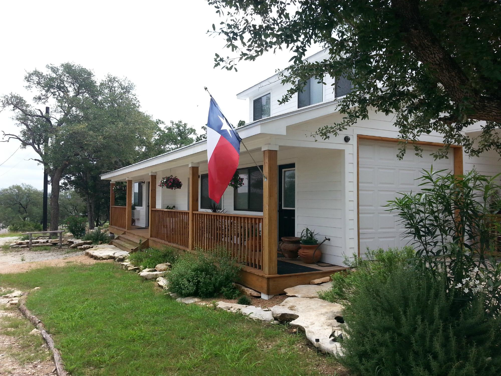 LAZY H LODGE VACATION RENTAL - B&B Reviews (Canyon Lake, Texas)