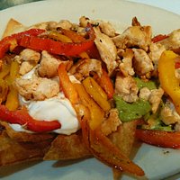 Chicken fajita nachos