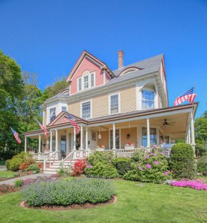 Sleigh Maker Inn