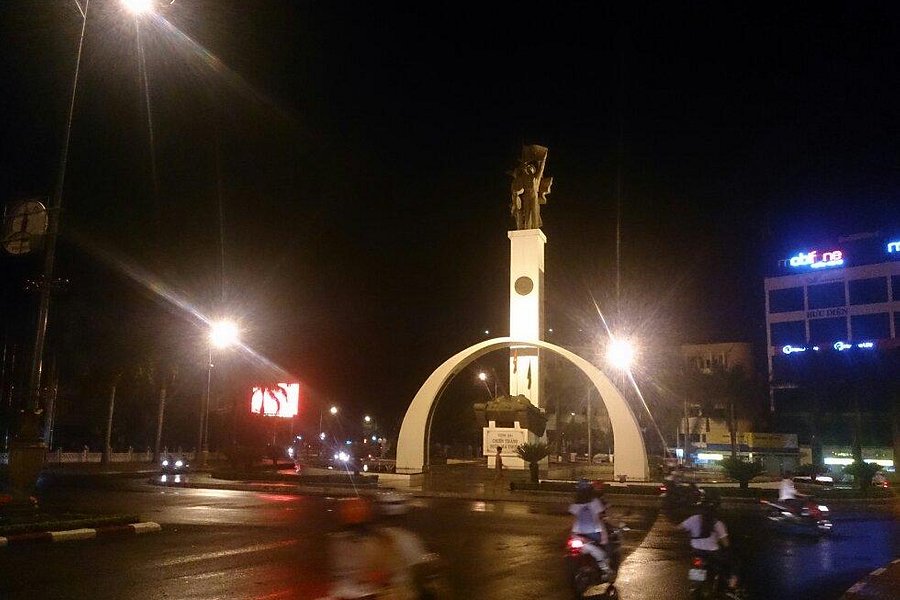 Victory Monument Buon Ma Thuot image