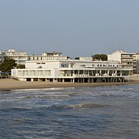 Sur la plage de Pontaillac