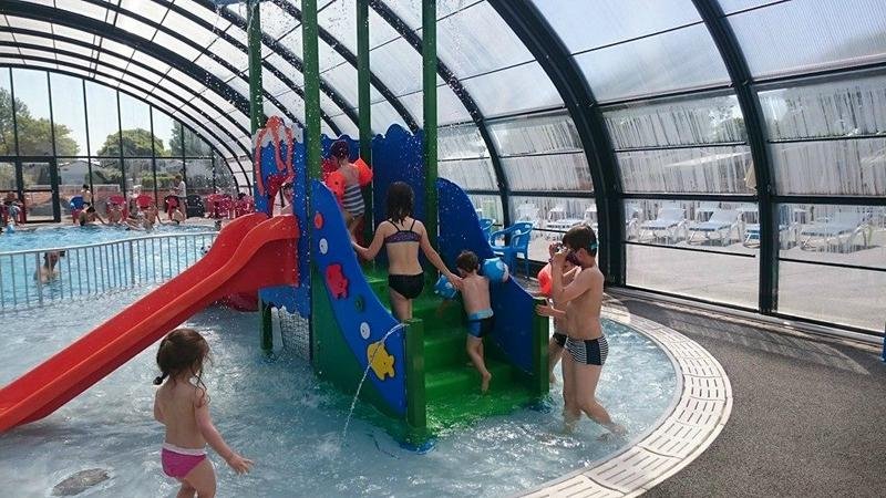 jeux enfants piscine couverte
