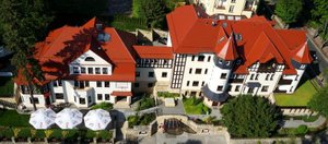 Bukowy Park Hotel Medical SPA in Polanica Zdroj, image may contain: Villa, Housing, Building, Outdoors