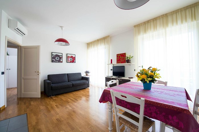 LUISELLA APARTMENTS - Condominium Reviews (Albenga, Italy)