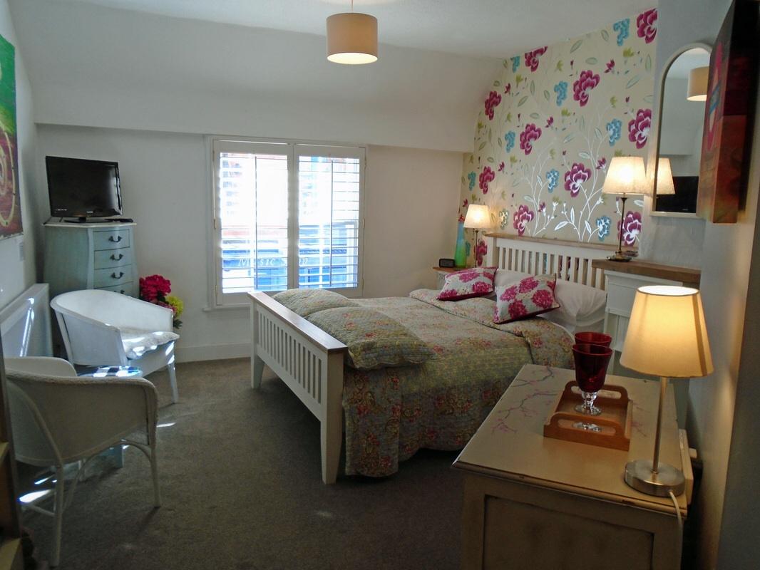 BENEDICT HOUSE B&B (Glastonbury, UK) - Foto's, Reviews En ...