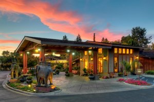 Dinah's Garden Hotel in Palo Alto, image may contain: Hotel, Villa, Housing, Resort