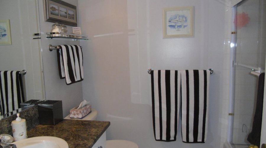 Oceanside Suite - bathroom