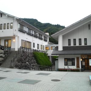 左が新館右が本館