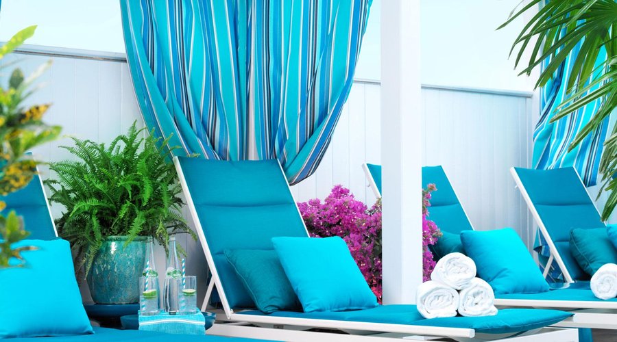 Liquid Pool & Bar at Ocean Key Resort & Spa