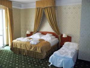 Faltom Hotel & Spa in Rumia, image may contain: Lamp, Bed, Furniture, Bedroom
