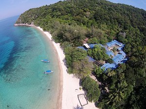 Bubbles Dive Resort in Pulau Perhentian Besar, image may contain: Sea, Nature, Outdoors, Shoreline