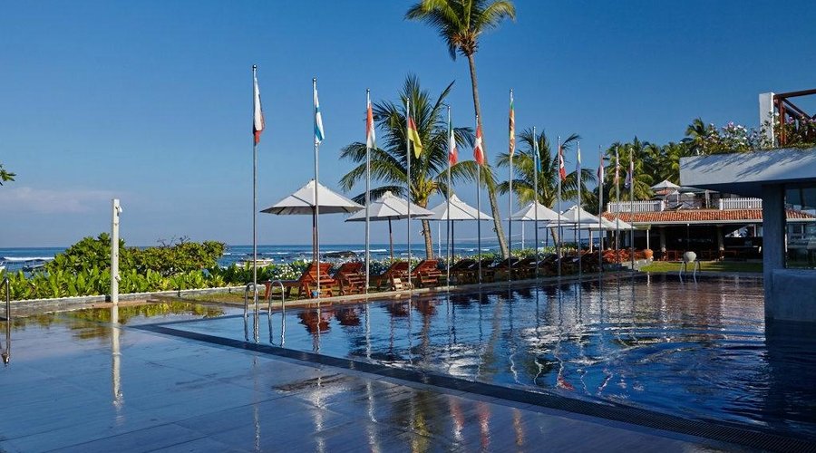 Pool & the Sea