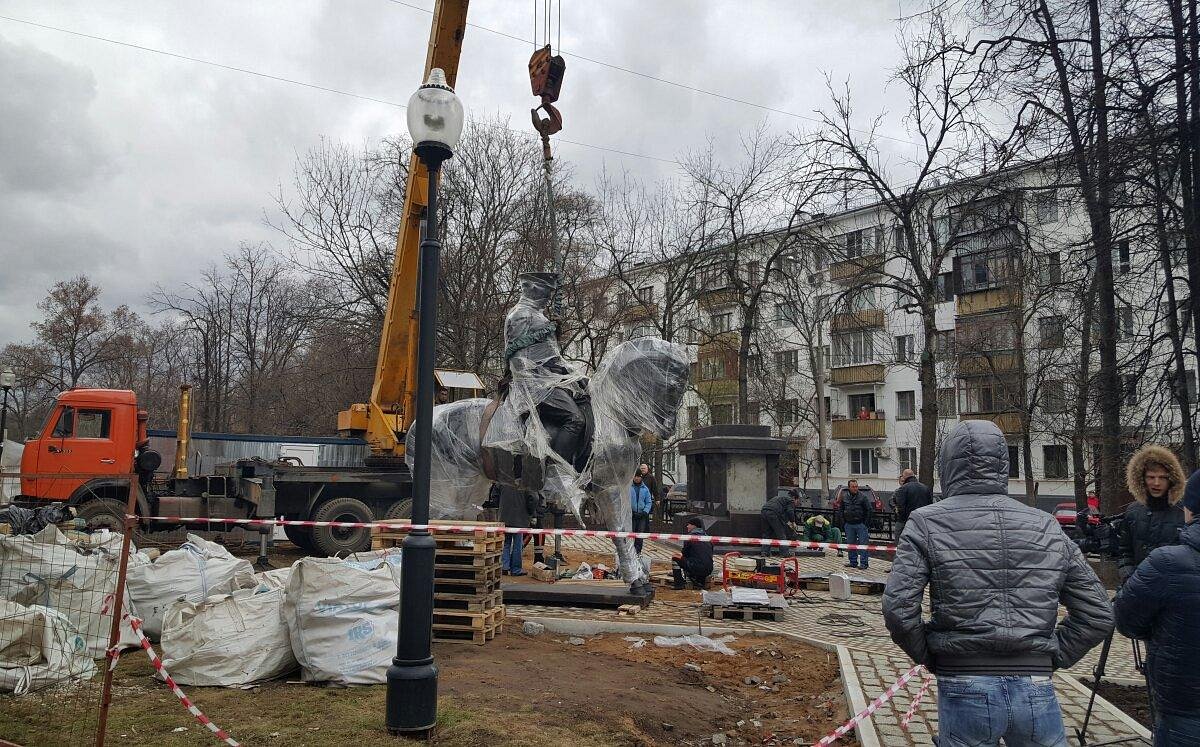 Памятник маршалу Рокоссовскому К.К., Москва: лучшие советы перед посещением  - Tripadvisor