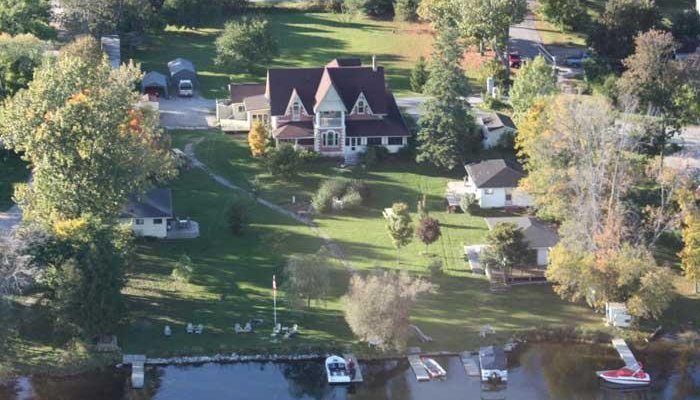 Saucy Willow Inn B&B and cottages from the air