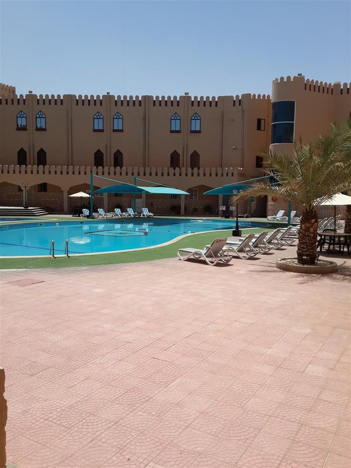 Majan Continental Hotel Pool: Pictures & Reviews - Tripadvisor