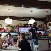Gustosi pasticcini e croissant giganti