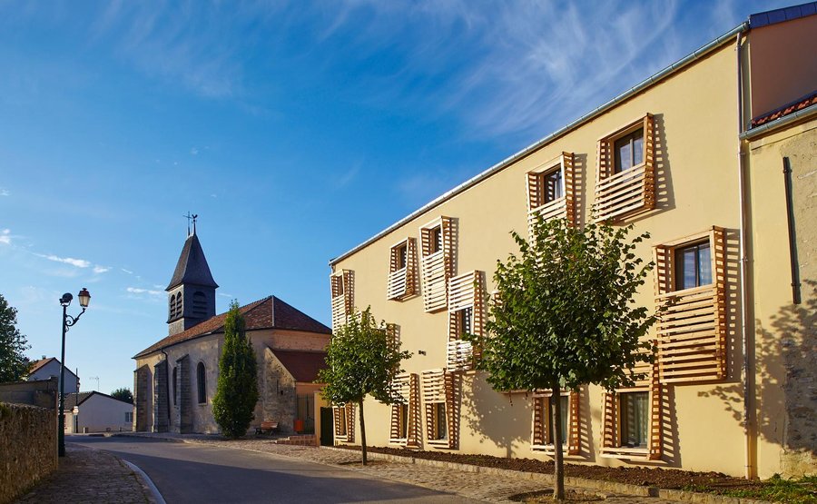 L'église derrière l'hôtel