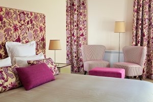 Room & Suite