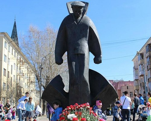 Памятник соловецким юнгам