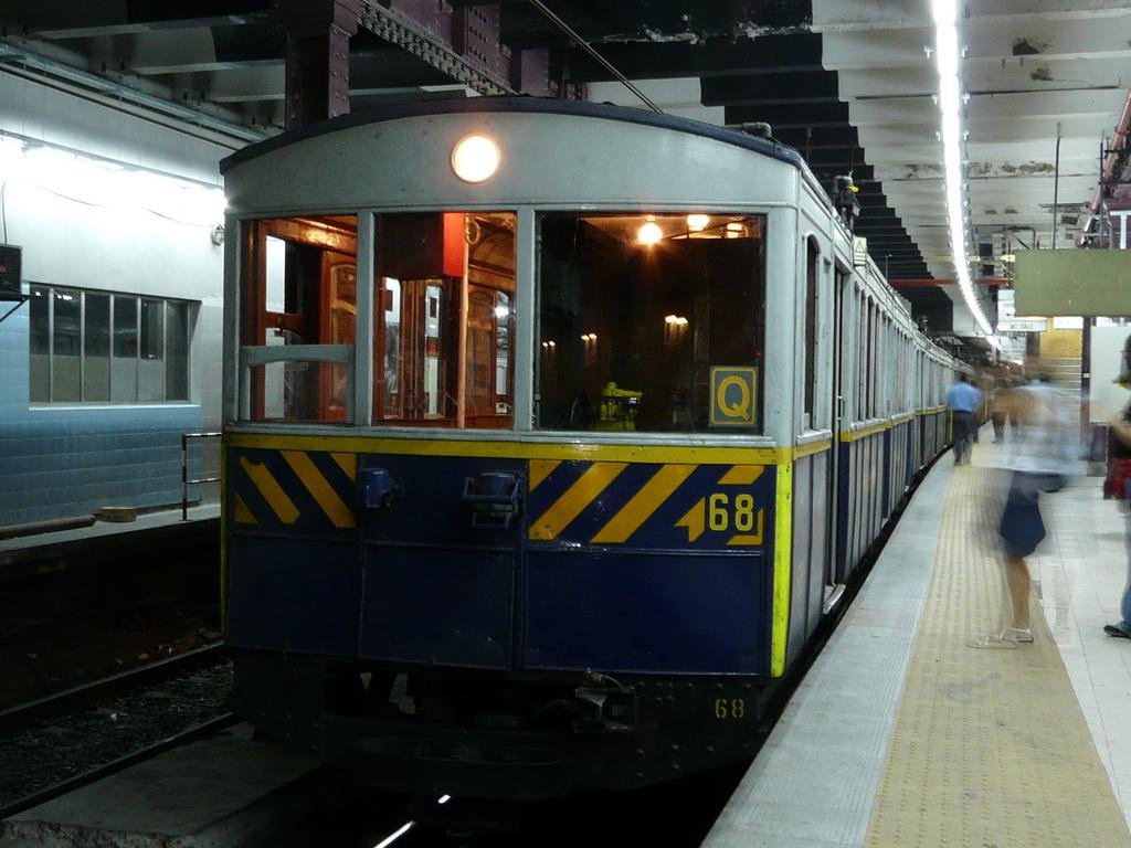 Jogue Surfistas Buenos Aires, um jogo de Surfista de Metrô