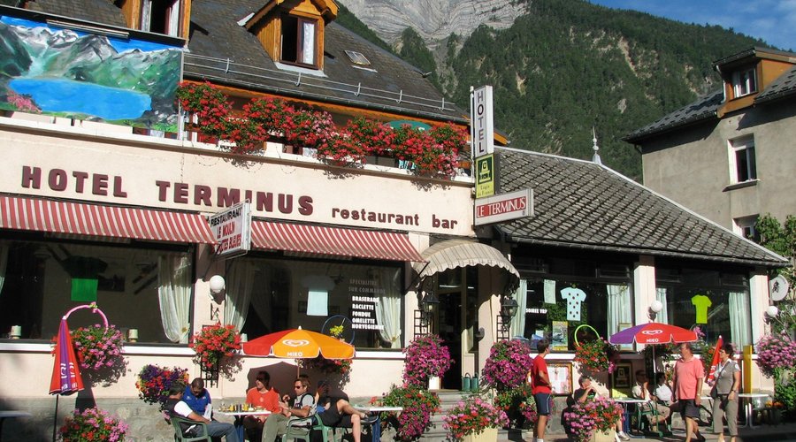 devant hotel