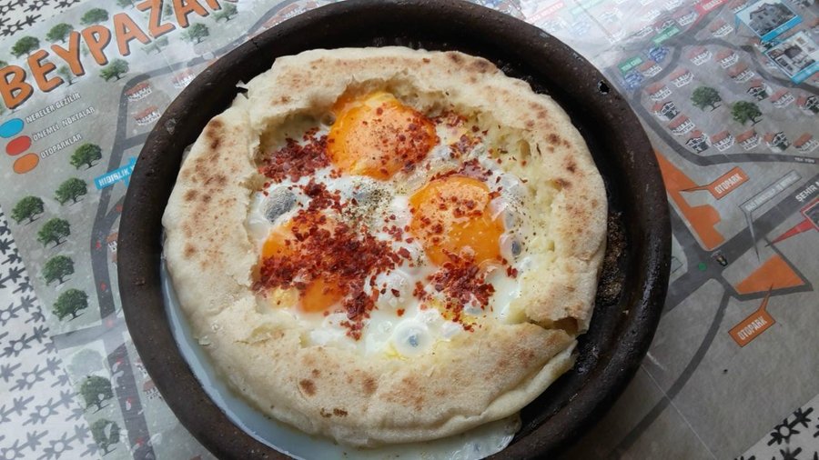 Toprak sahanda yumurta