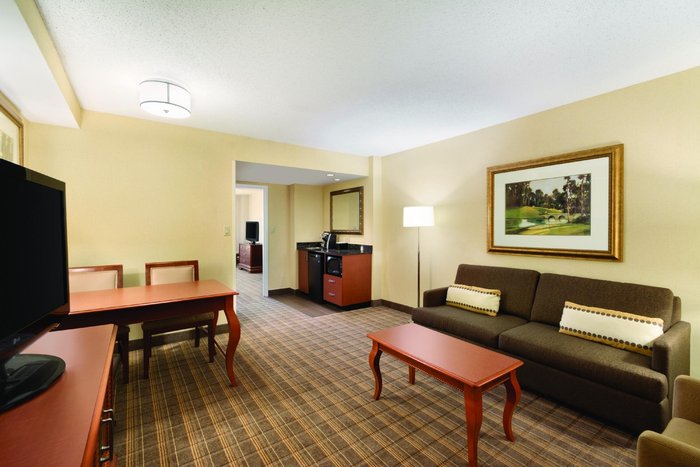 Embassy Suites by Hilton Greenville Golf Resort & Conference Center ...